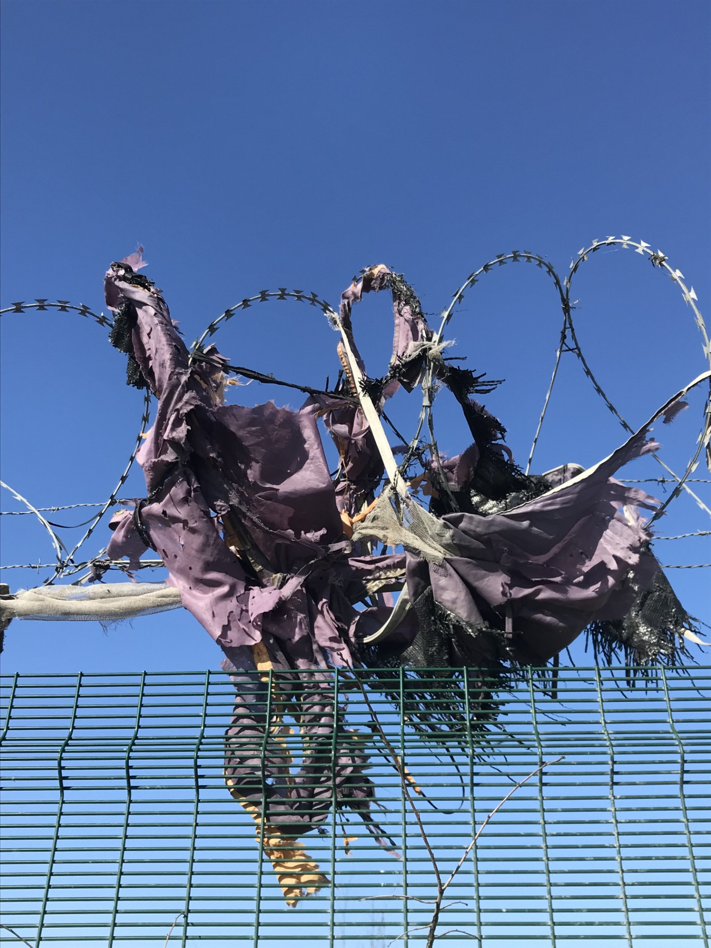 Photo prise rue des Mouettes, à Calais, le samedi 10 mai, près d’un centre d’accueil